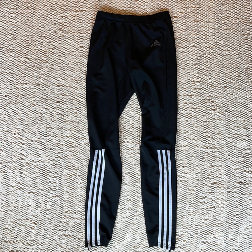 Men’s black Adidas running legging. (medium)